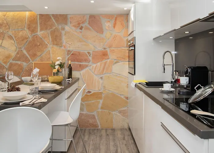 Stem 2 By Interhome